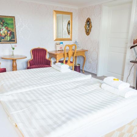 Romantisches Hotel Zur Traube Schwerin Шверин Стая снимка
