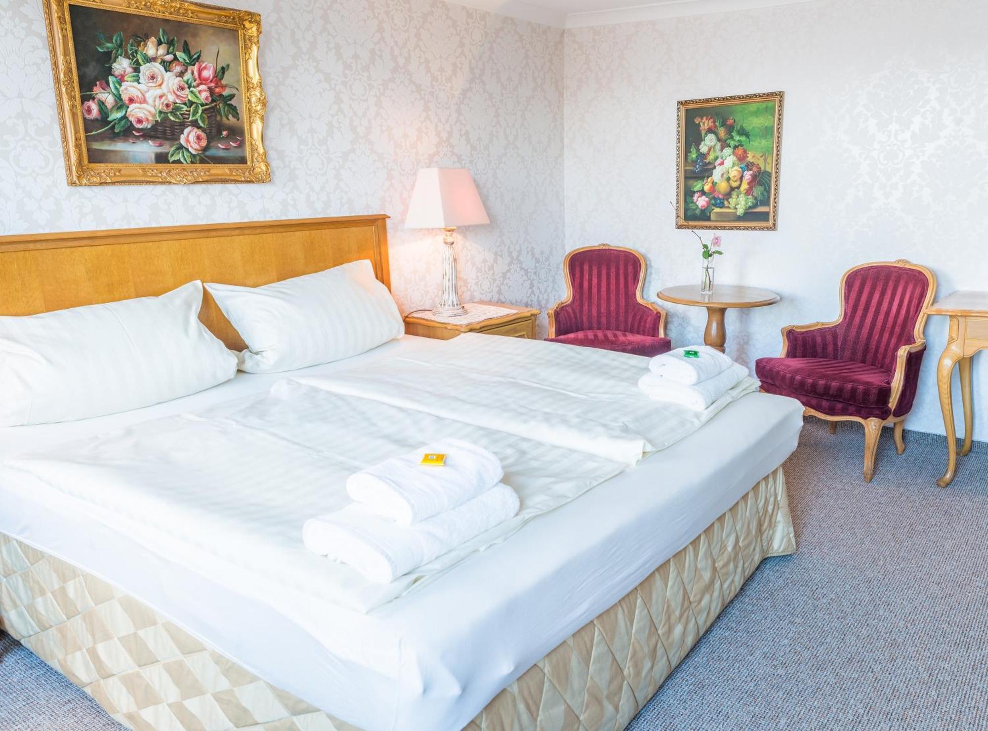 Romantisches Hotel Zur Traube Schwerin Стая снимка