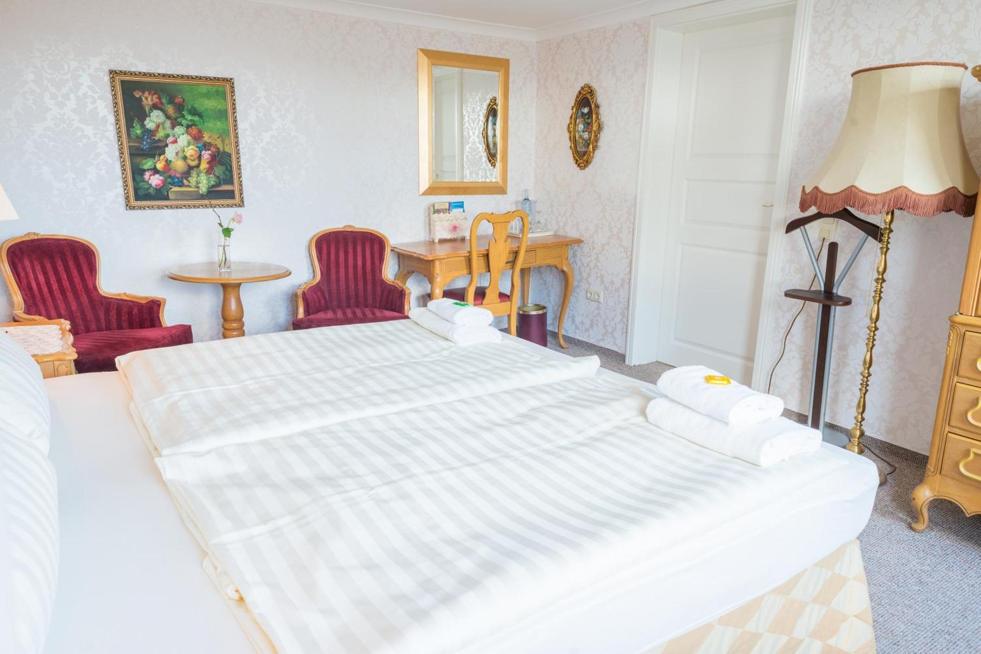 Romantisches Hotel Zur Traube Schwerin Шверин Стая снимка