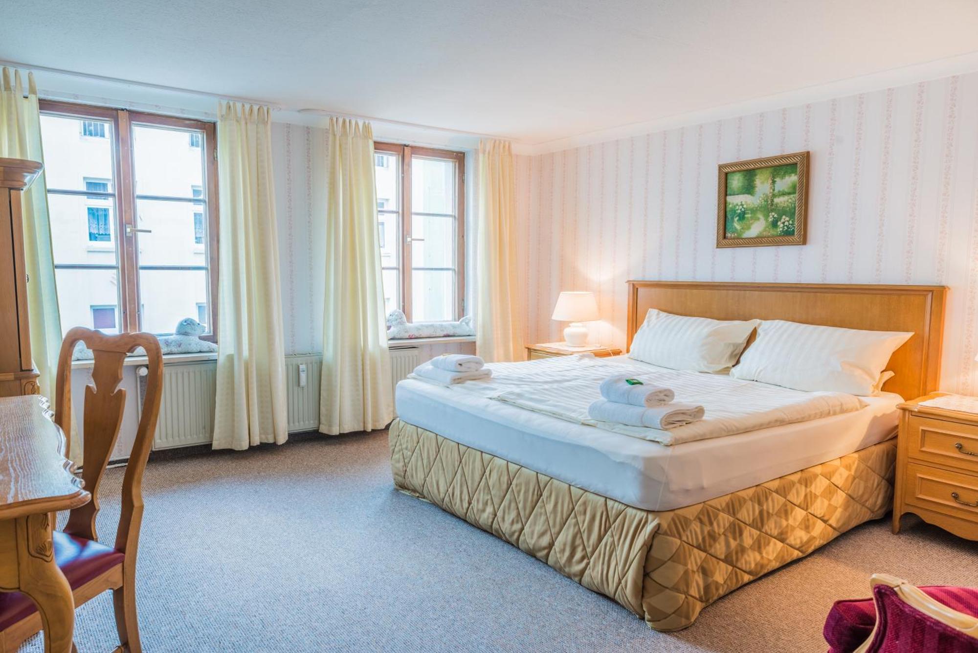Romantisches Hotel Zur Traube Schwerin Шверин Стая снимка