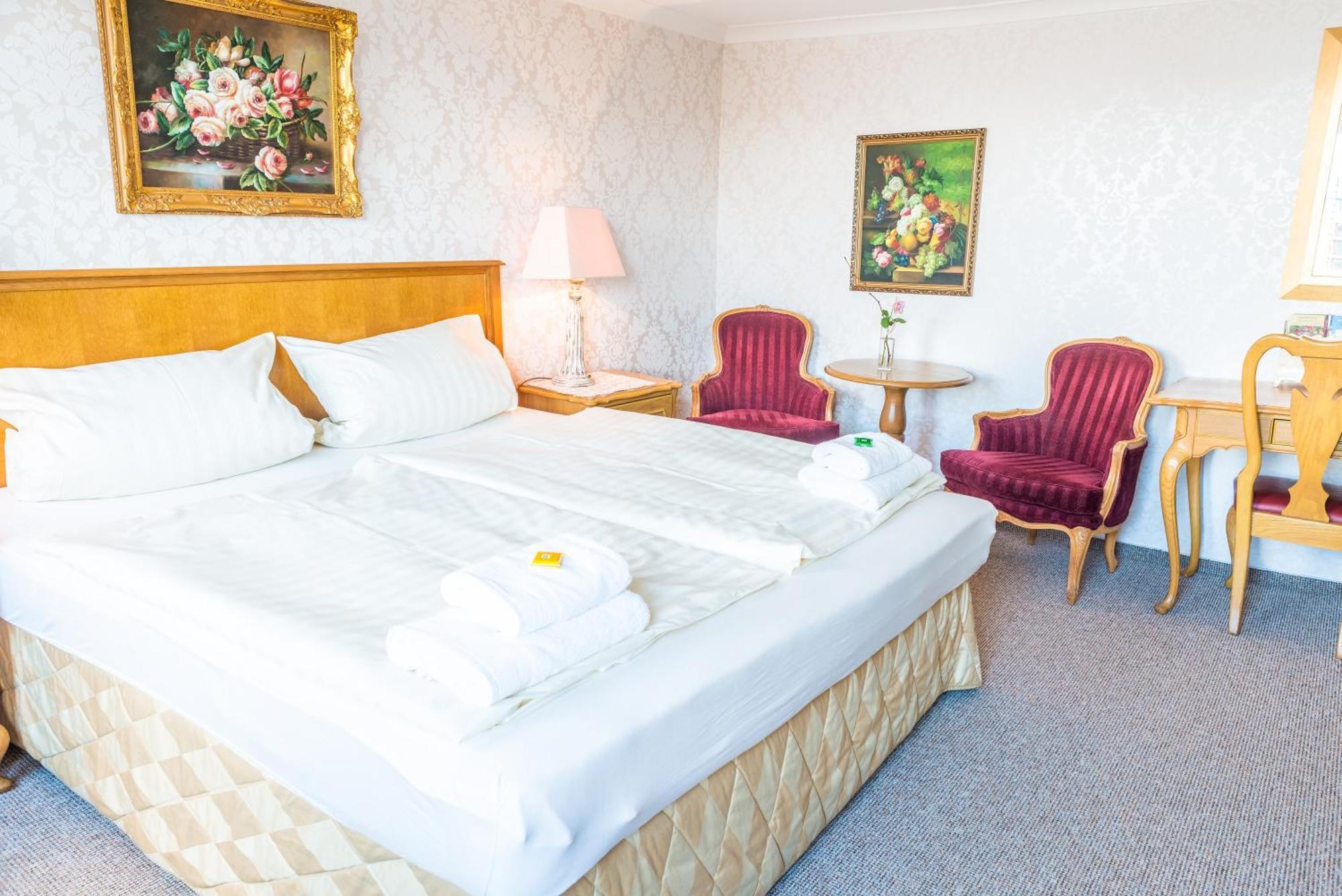 Romantisches Hotel Zur Traube Schwerin Шверин Стая снимка