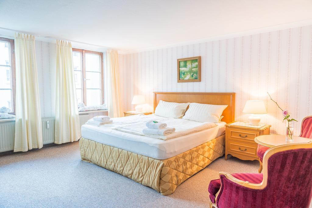 Romantisches Hotel Zur Traube Schwerin Шверин Стая снимка