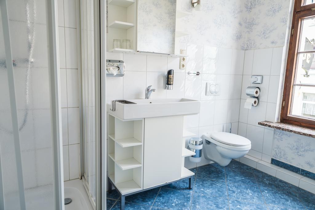 Romantisches Hotel Zur Traube Schwerin Шверин Стая снимка